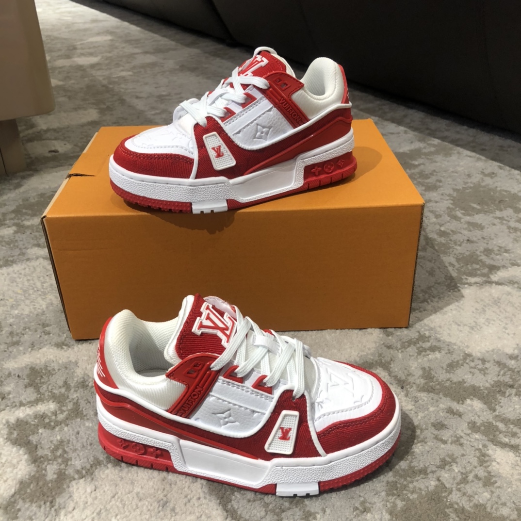 Children's shoes child